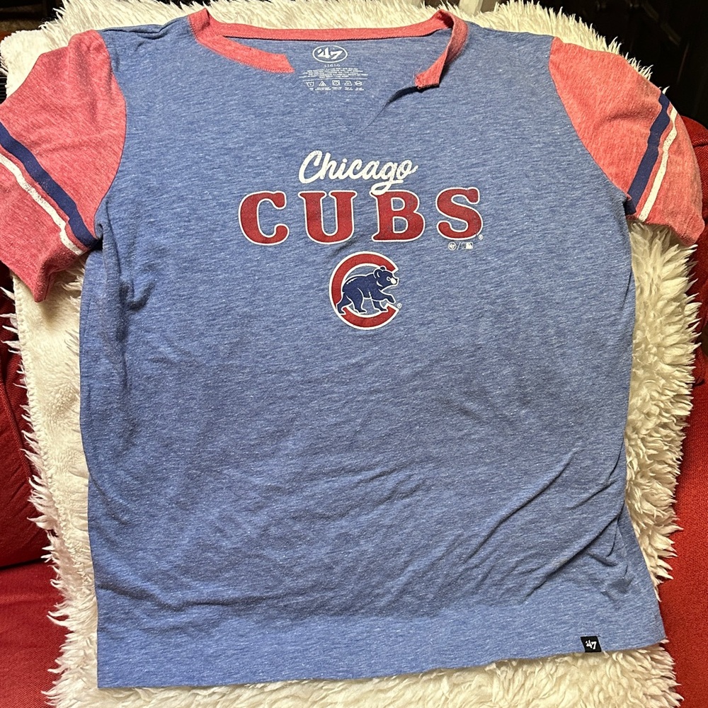 47 brand Chicago Cubs Blue and Red Short Sleeve Tee